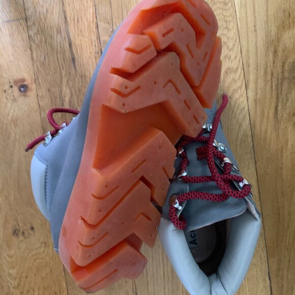 ACNE Studios Ankle boots Size 6 gray grey gum sole  hiking style, red shoelaces - Picture 2 of 2